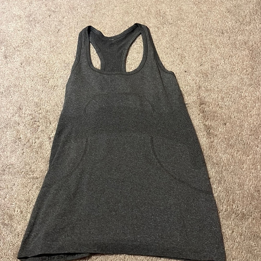 Swiftly Lululemon tank in grey!